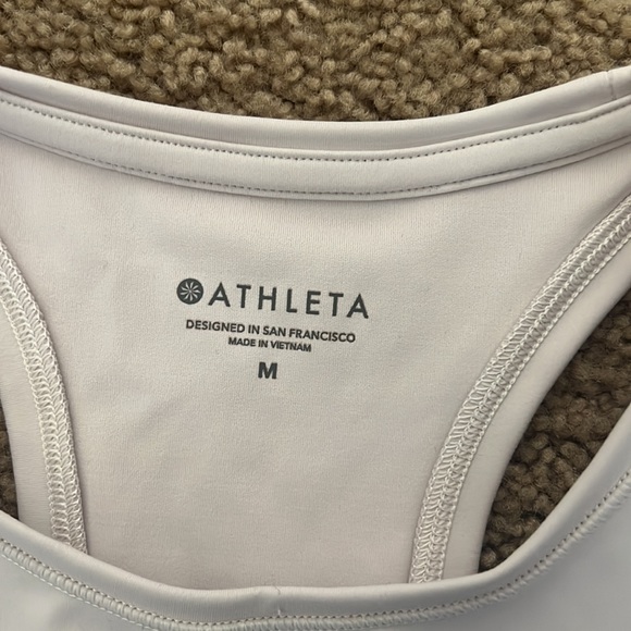 Women’s Athleta Crop Top - Picture 2 of 3